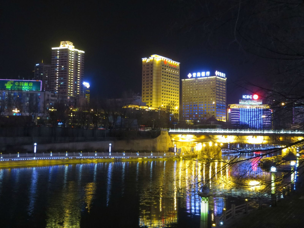 西宁最新夜景，璀璨闪耀，展现高原魅力之城